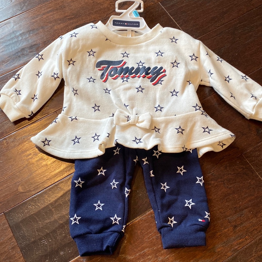 Tommy Hilfiger infant Size 6/9 month 2-Piece Logo Top and Star Jogger Set, NWT